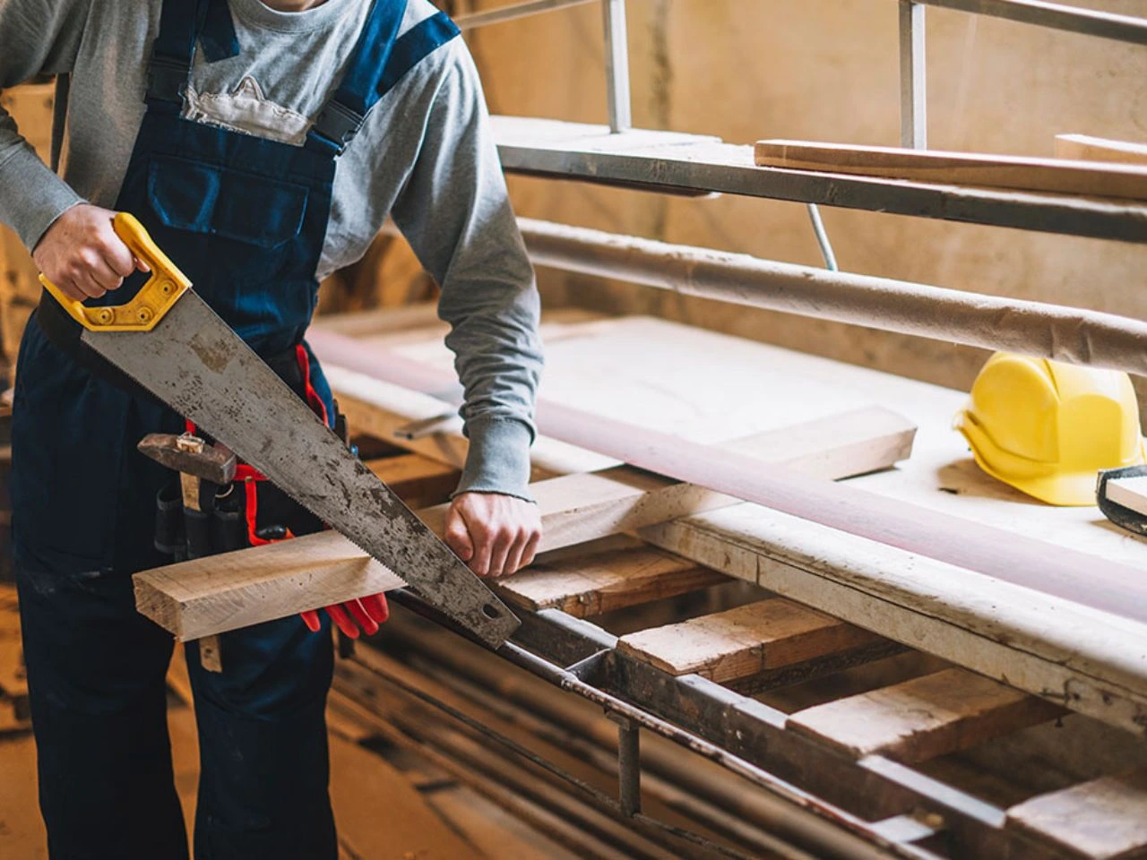 Carpenter in Dubai